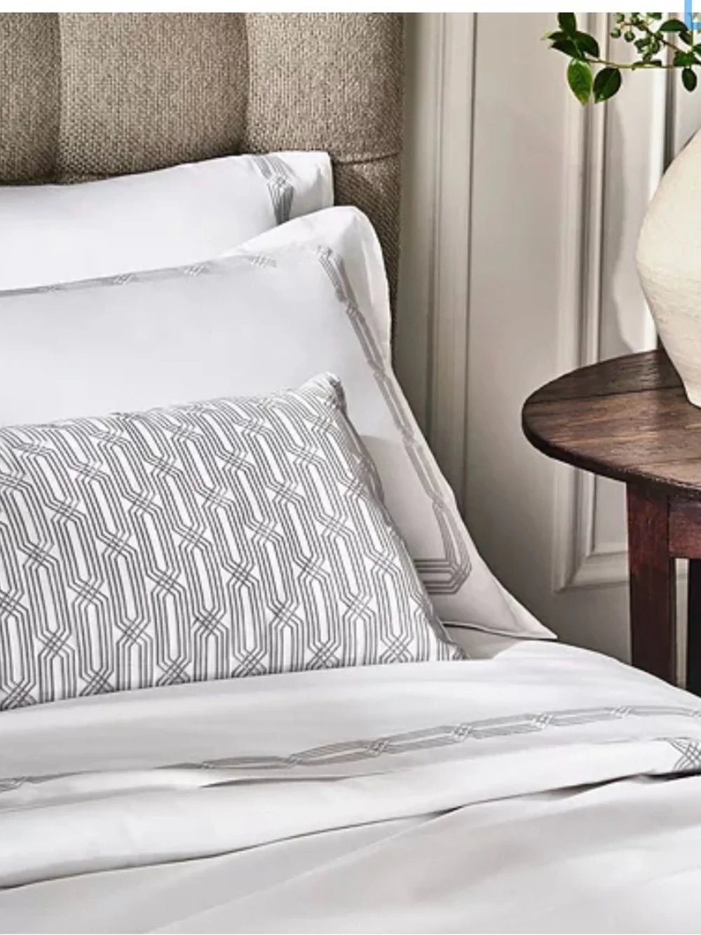 Hudson Park Tivoli Italian Linen King Duvet cover white/silver.